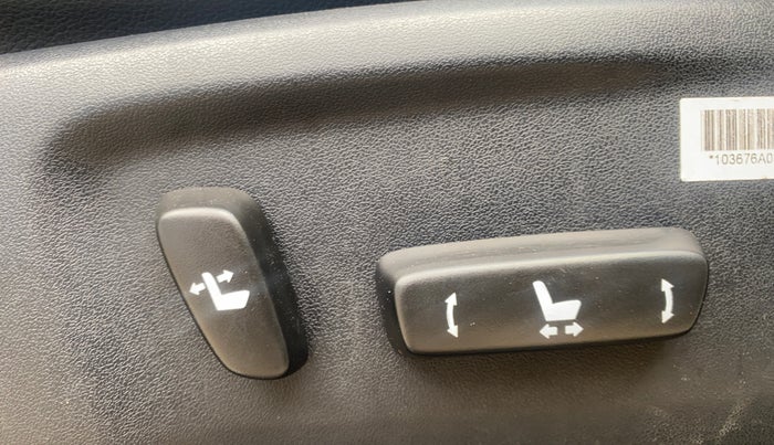 2016 Toyota Innova Crysta 2.7 ZX AT 7 STR, Petrol, Automatic, 51,020 km, Driver Side Adjustment Panel