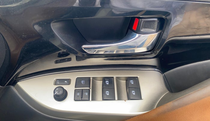 2016 Toyota Innova Crysta 2.7 ZX AT 7 STR, Petrol, Automatic, 51,020 km, Driver Side Door Panels Control