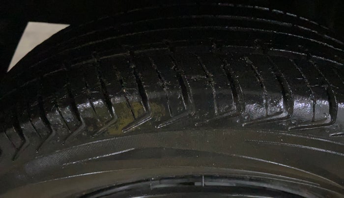 2016 Datsun Redi Go T (O), Petrol, Manual, 37,856 km, Right Rear Tyre Tread