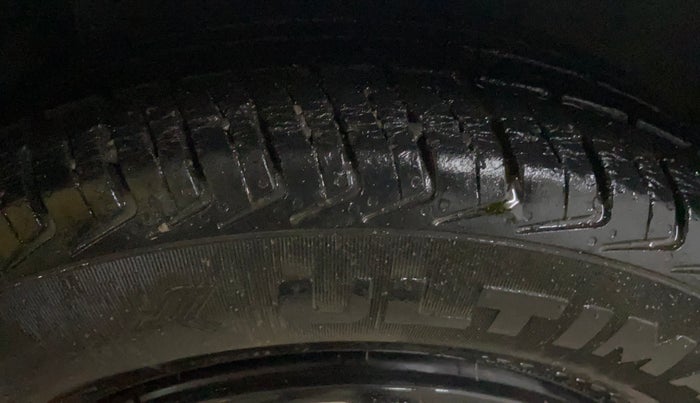 2016 Datsun Redi Go T (O), Petrol, Manual, 37,856 km, Right Front Tyre Tread