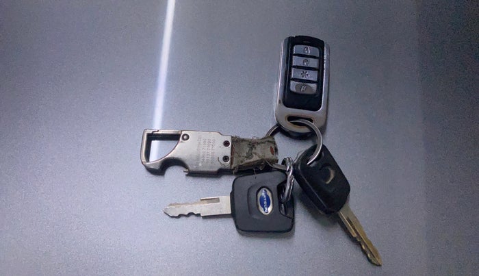 2016 Datsun Redi Go T (O), Petrol, Manual, 37,856 km, Key Close Up