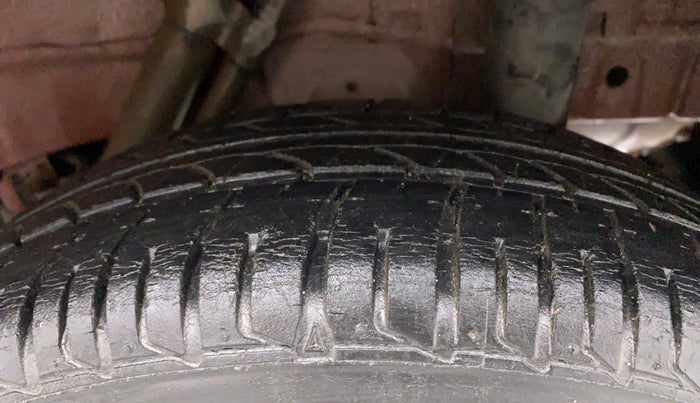 2017 Mahindra Kuv100 K8 6 STR, Petrol, Manual, 46,967 km, Left Rear Tyre Tread