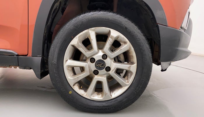 2017 Mahindra Kuv100 K8 6 STR, Petrol, Manual, 46,967 km, Right Front Wheel
