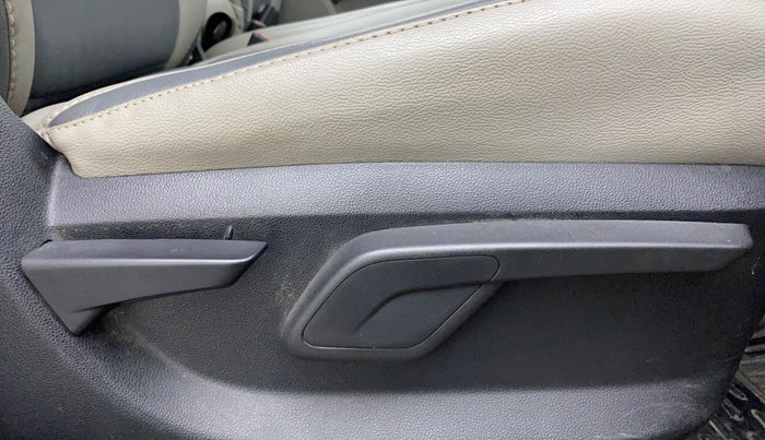2017 Mahindra Kuv100 K8 6 STR, Petrol, Manual, 46,967 km, Driver Side Adjustment Panel