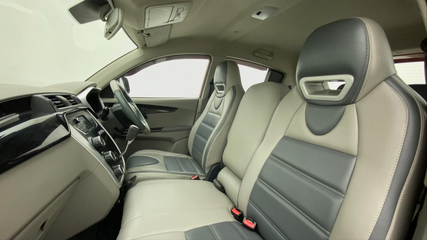 2017 Mahindra Kuv100 K8 6 STR, Petrol, Manual, 46,967 km, Right Side Front Door Cabin