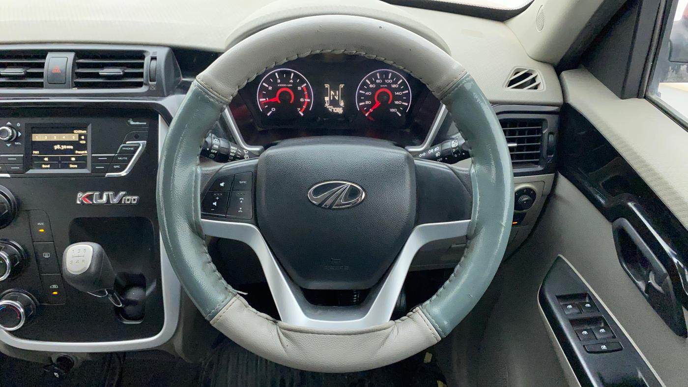 2017 Mahindra Kuv100 K8 6 STR, Petrol, Manual, 46,967 km, Steering Wheel Close Up