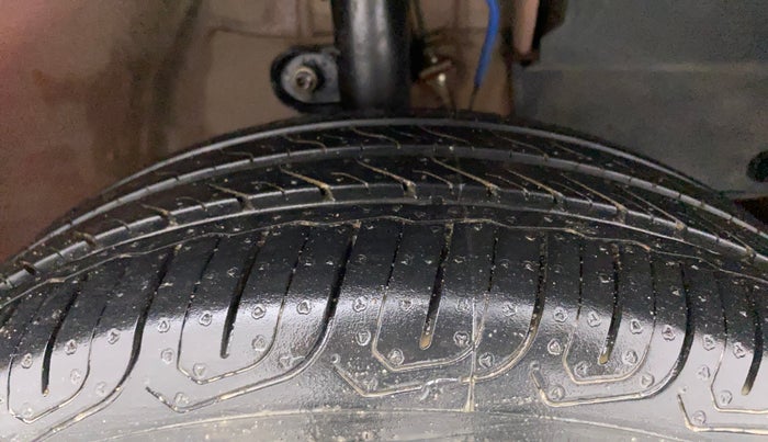 2017 Mahindra Kuv100 K8 6 STR, Petrol, Manual, 46,967 km, Right Front Tyre Tread