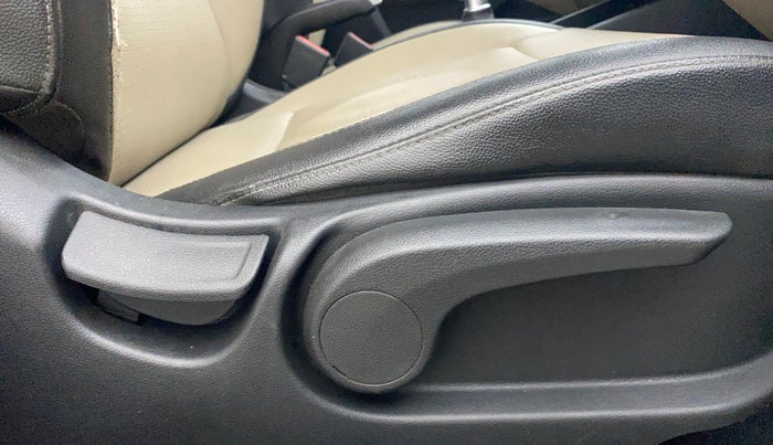 2019 Hyundai Verna 1.6 VTVT SX O, Petrol, Manual, 66,006 km, Driver Side Adjustment Panel