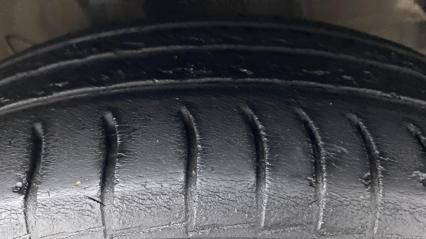 2020 Hyundai NEW SANTRO SPORTZ CNG, CNG, Manual, 49,982 km, Right Front Tyre Tread