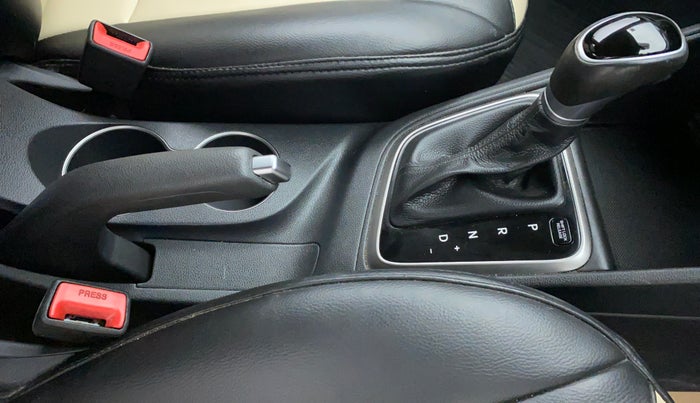 2018 Hyundai Verna 1.6 CRDI SX + AT, Diesel, Automatic, 58,237 km, Gear Lever