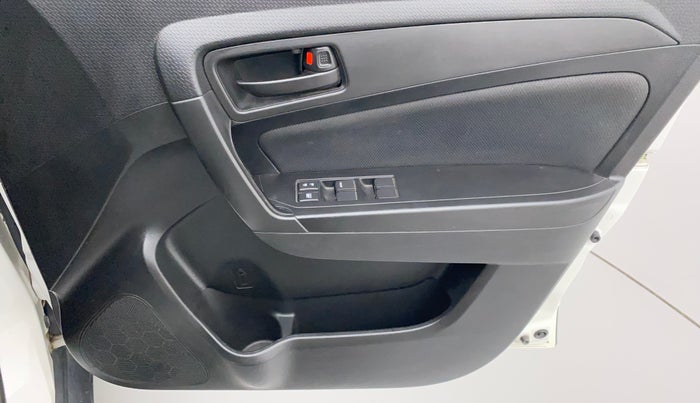 2022 Maruti Vitara Brezza VXI, Petrol, Manual, 33,540 km, Driver Side Door Panels Control