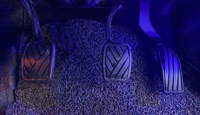 2022 Maruti Vitara Brezza VXI, Petrol, Manual, 33,540 km, Pedals