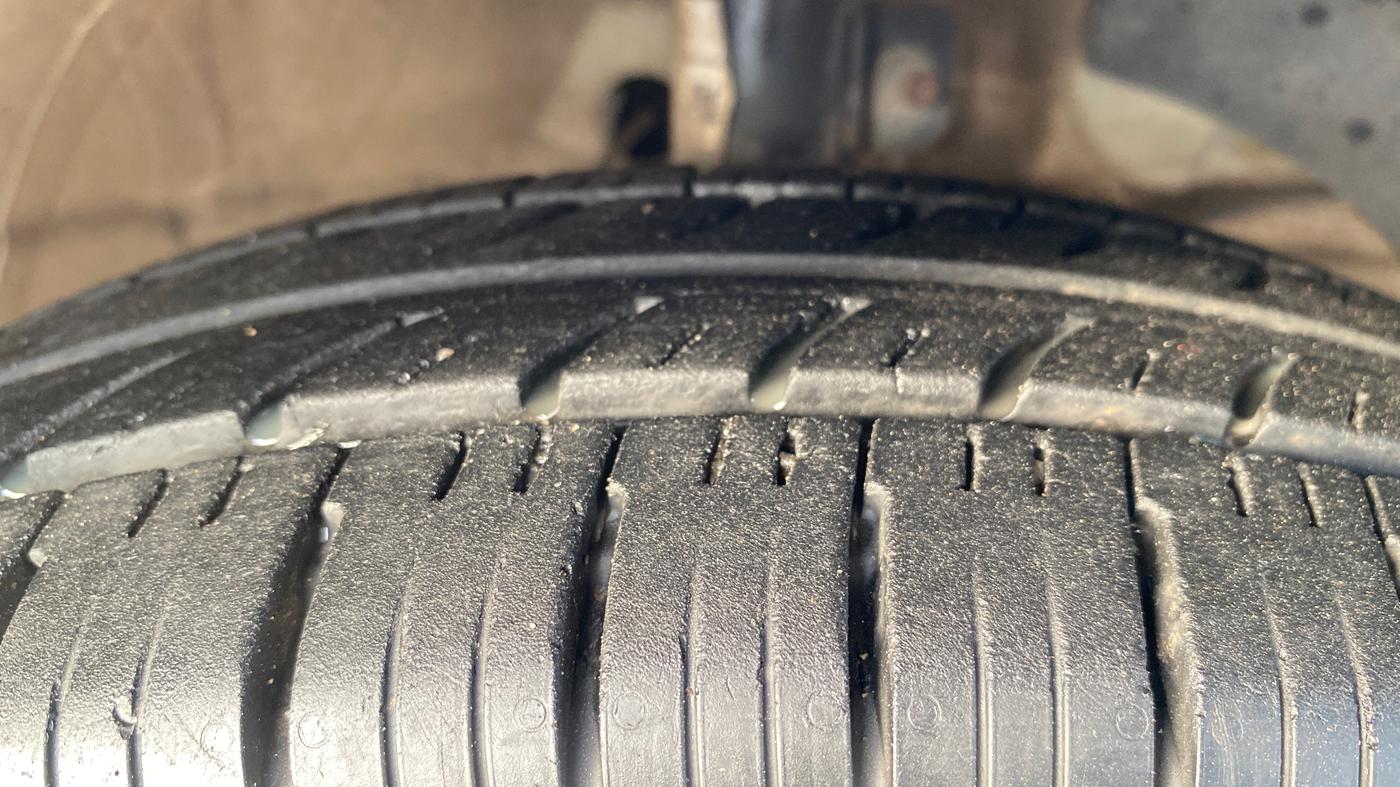 2020 Maruti Swift VXI AMT, Petrol, Automatic, 72,263 km, Right Front Tyre Tread