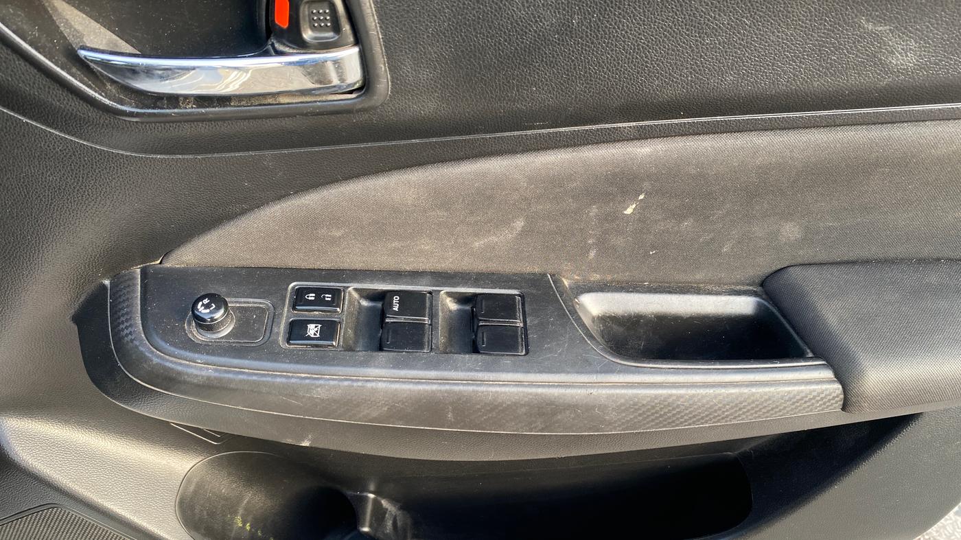 2020 Maruti Swift VXI AMT, Petrol, Automatic, 72,263 km, Driver Side Door Panels Control