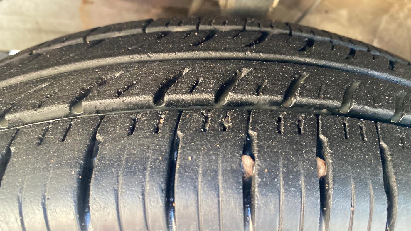 2020 Maruti Swift VXI AMT, Petrol, Automatic, 72,263 km, Left Front Tyre Tread