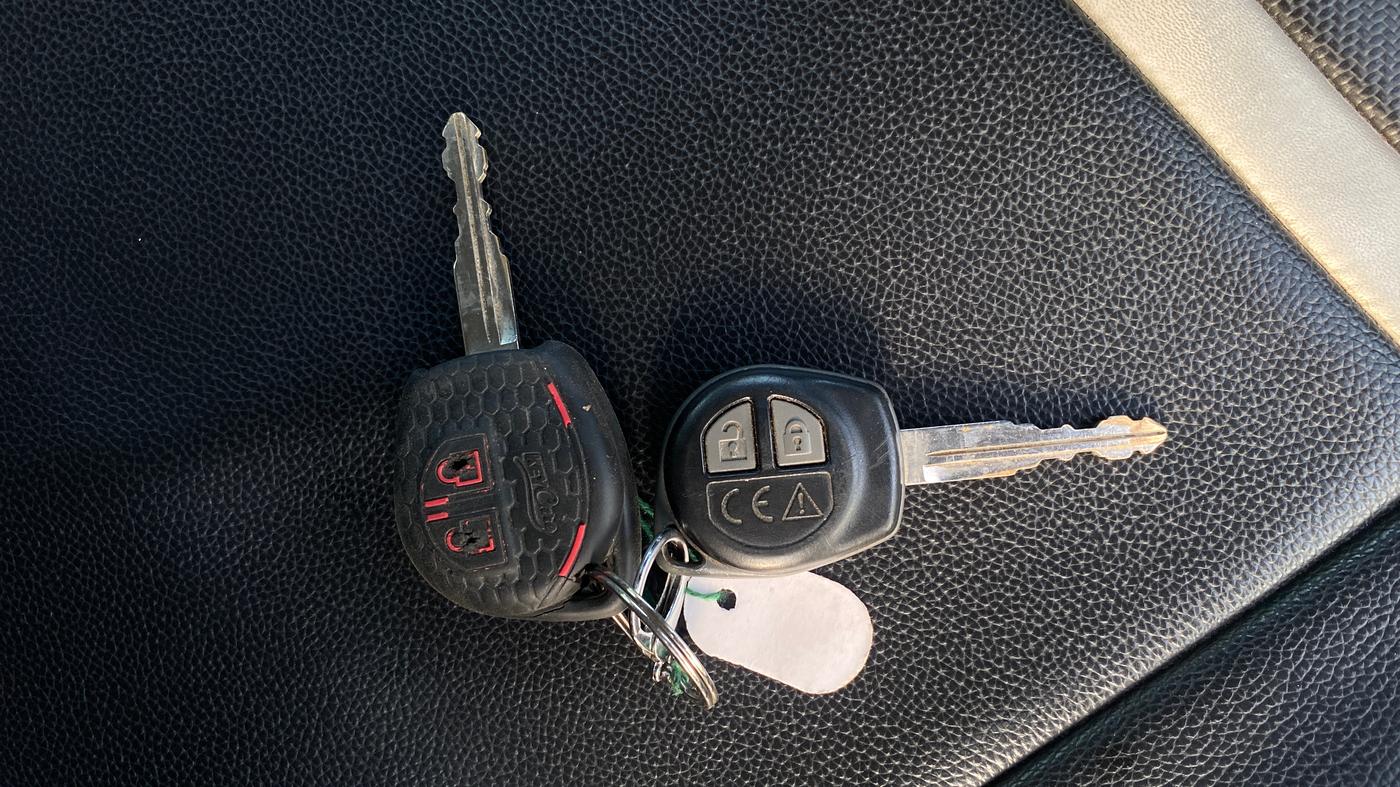 2020 Maruti Swift VXI AMT, Petrol, Automatic, 72,263 km, Key Close Up
