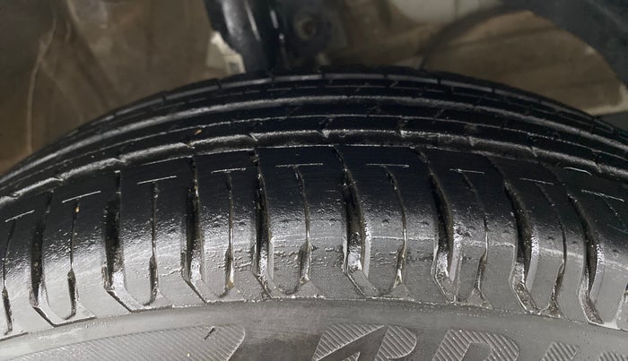 2020 Maruti Swift VXI, Petrol, Manual, 44,656 km, Right Front Tyre Tread