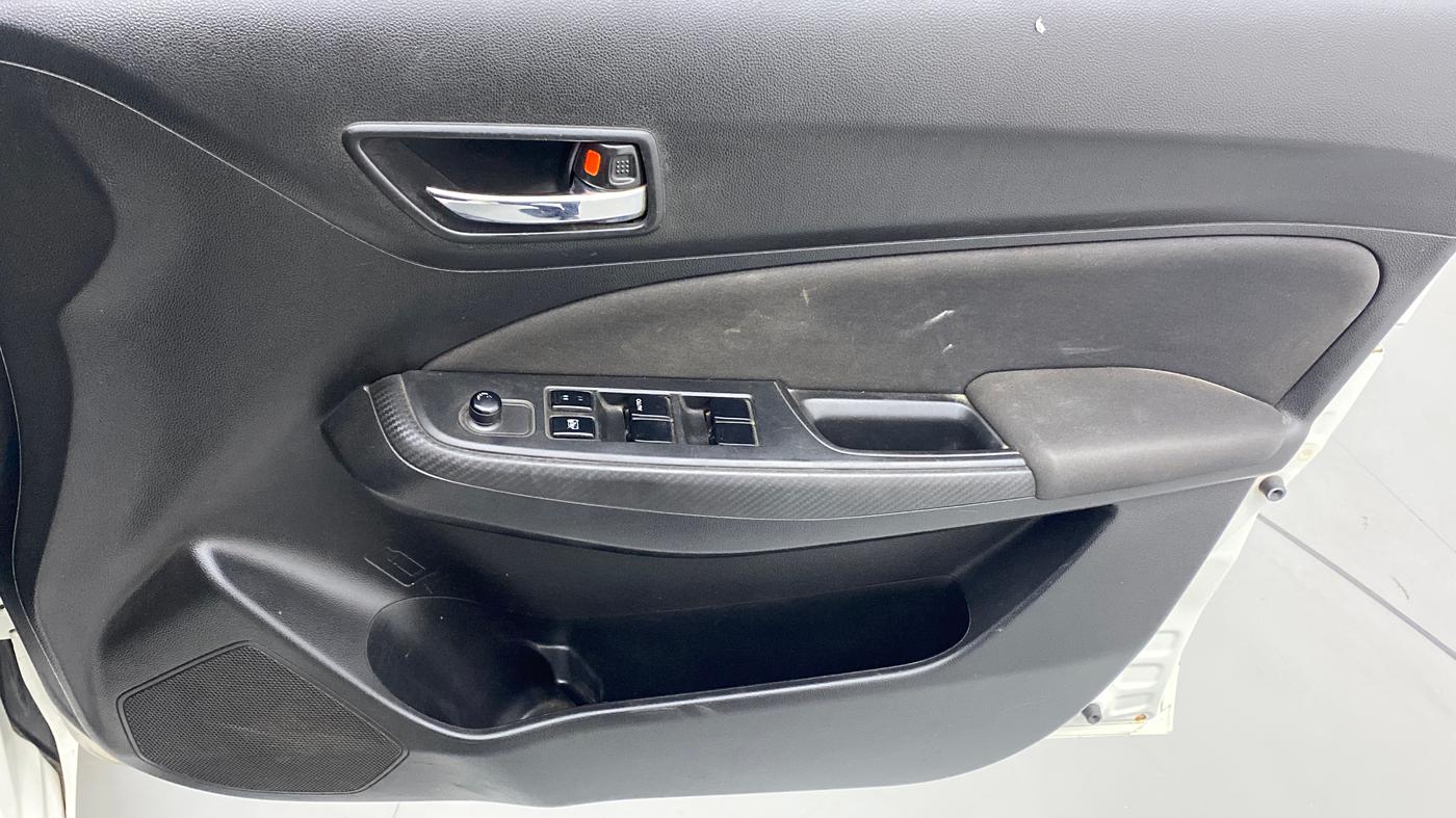 2020 Maruti Swift VXI, Petrol, Manual, 44,656 km, Driver Side Door Panels Control