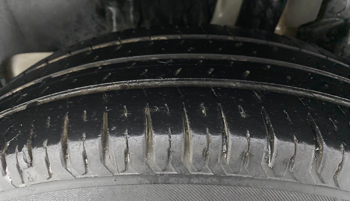 2020 Maruti Swift VXI, Petrol, Manual, 44,656 km, Left Rear Tyre Tread
