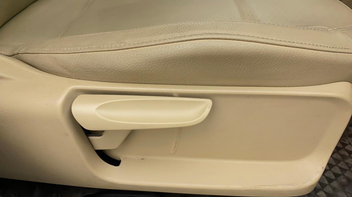 2015 Volkswagen Vento HIGHLINE 1.6 MPI, Petrol, Manual, 71,902 km, Driver Side Adjustment Panel