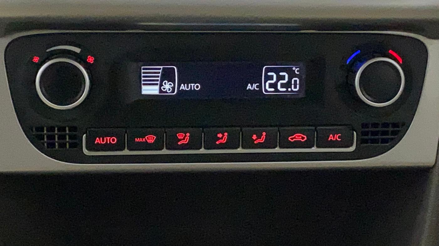 2015 Volkswagen Vento HIGHLINE 1.6 MPI, Petrol, Manual, 71,902 km, Automatic Climate Control