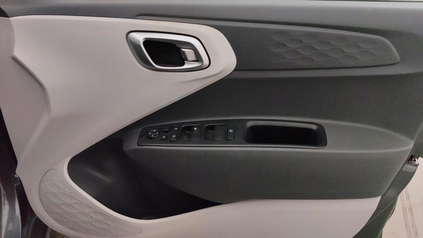 2021 Hyundai GRAND I10 NIOS SPORTZ 1.2 KAPPA VTVT CNG, CNG, Manual, 38,657 km, Driver Side Door Panels Control