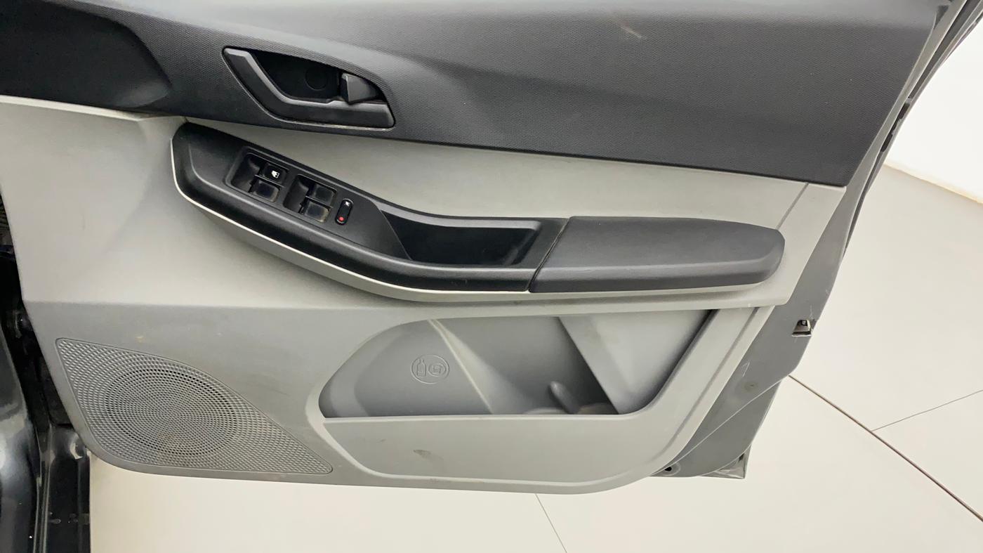 2021 Tata Tiago XT PETROL, Petrol, Manual, 38,334 km, Driver Side Door Panels Control
