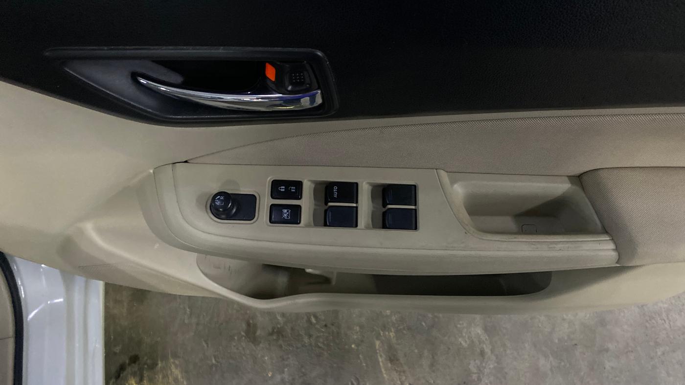 2018 Maruti Dzire VXI, Petrol, Manual, 61,075 km, Driver Side Door Panels Control