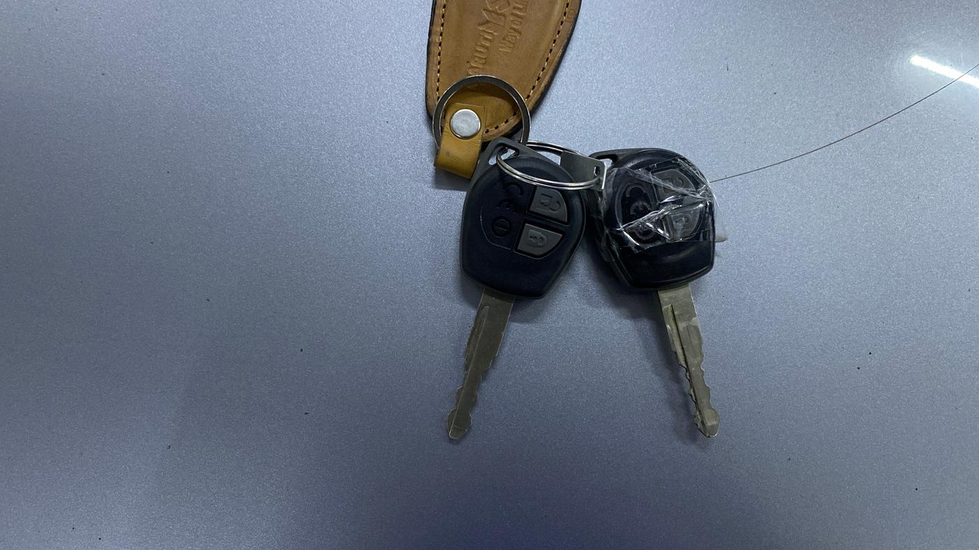 2018 Maruti Dzire VXI, Petrol, Manual, 61,075 km, Key Close Up