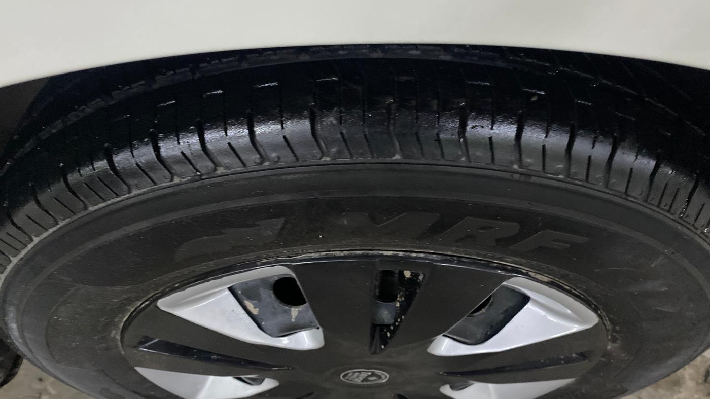 2018 Maruti Dzire VXI, Petrol, Manual, 61,075 km, Right Front Tyre Tread