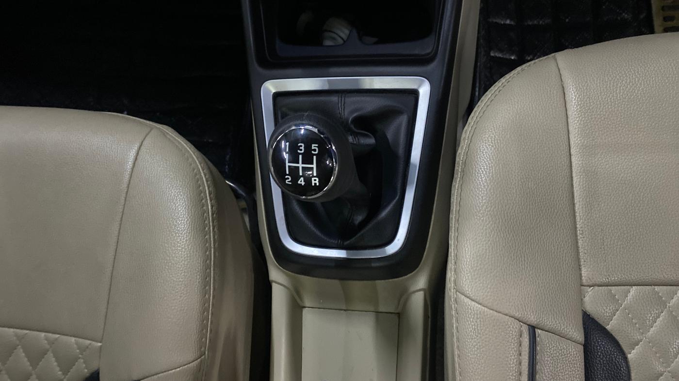 2018 Maruti Dzire VXI, Petrol, Manual, 61,075 km, Gear Lever