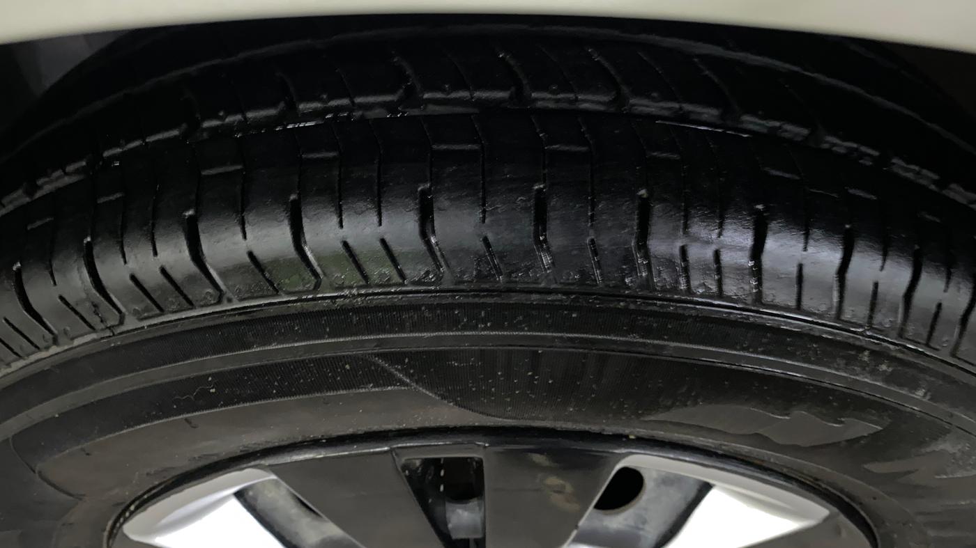 2018 Maruti Dzire VXI, Petrol, Manual, 61,075 km, Left Front Tyre Tread