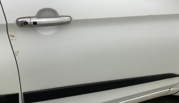 2014 Maruti Ciaz ZXI AT, CNG, Automatic, 83,357 km, Driver-side door - Minor scratches