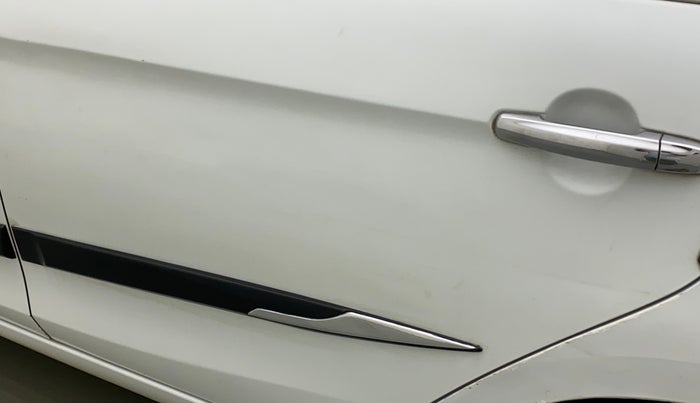 2014 Maruti Ciaz ZXI AT, CNG, Automatic, 83,357 km, Rear left door - Minor scratches