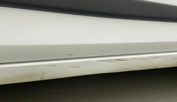 2014 Maruti Ciaz ZXI AT, CNG, Automatic, 83,357 km, Right running board - Slightly dented