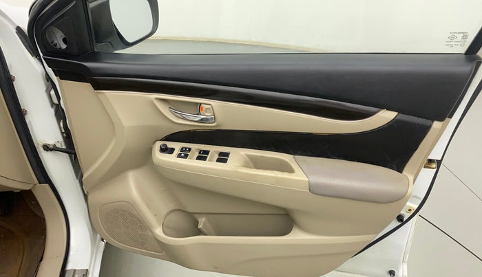 2014 Maruti Ciaz ZXI AT, CNG, Automatic, 83,357 km, Driver-side door - Trim has minor damage