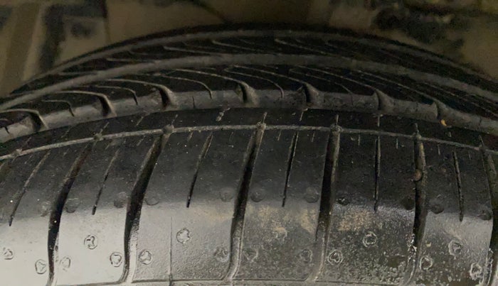 2014 Maruti Ciaz ZXI AT, CNG, Automatic, 83,357 km, Left Front Tyre Tread