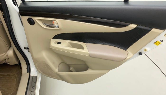 2014 Maruti Ciaz ZXI AT, CNG, Automatic, 83,357 km, Right rear door - Trim has minor damage
