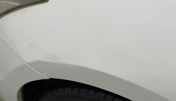 2014 Maruti Ciaz ZXI AT, CNG, Automatic, 83,357 km, Left fender - Minor scratches