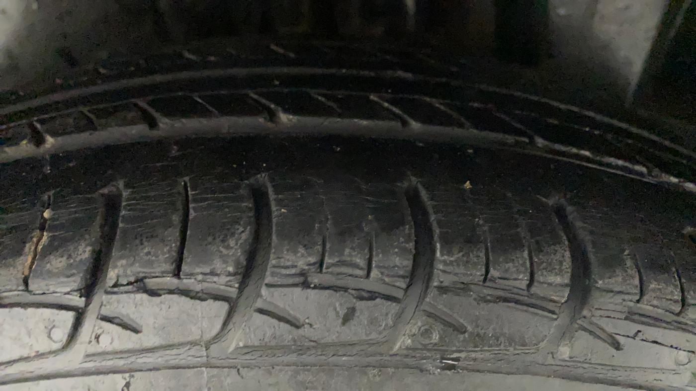 2014 Maruti Ciaz ZXI AT, CNG, Automatic, 83,357 km, Left Rear Tyre Tread