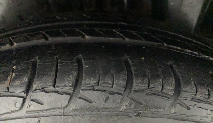 2014 Maruti Ciaz ZXI AT, CNG, Automatic, 83,357 km, Left Rear Tyre Tread