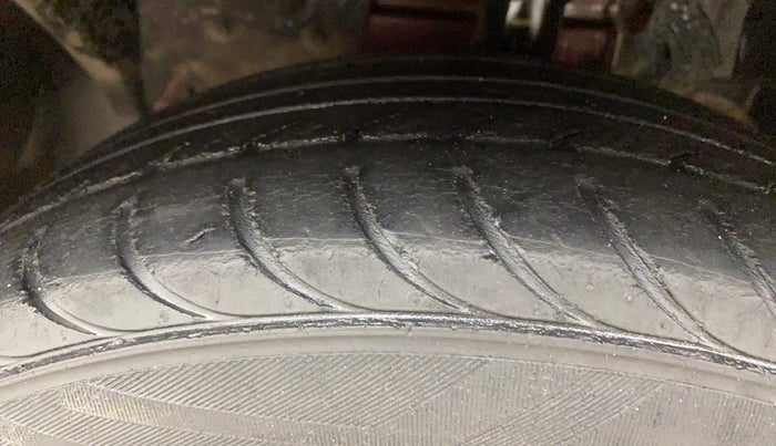 2017 Ford Figo Aspire TITANIUM 1.2 PETROL, Petrol, Manual, 51,379 km, Left Front Tyre Tread