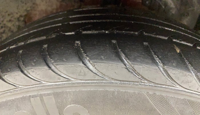 2017 Ford Figo Aspire TITANIUM 1.2 PETROL, Petrol, Manual, 51,379 km, Right Front Tyre Tread