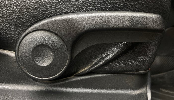 2019 Maruti Vitara Brezza ZDI AMT, Diesel, Automatic, 76,481 km, Driver Side Adjustment Panel