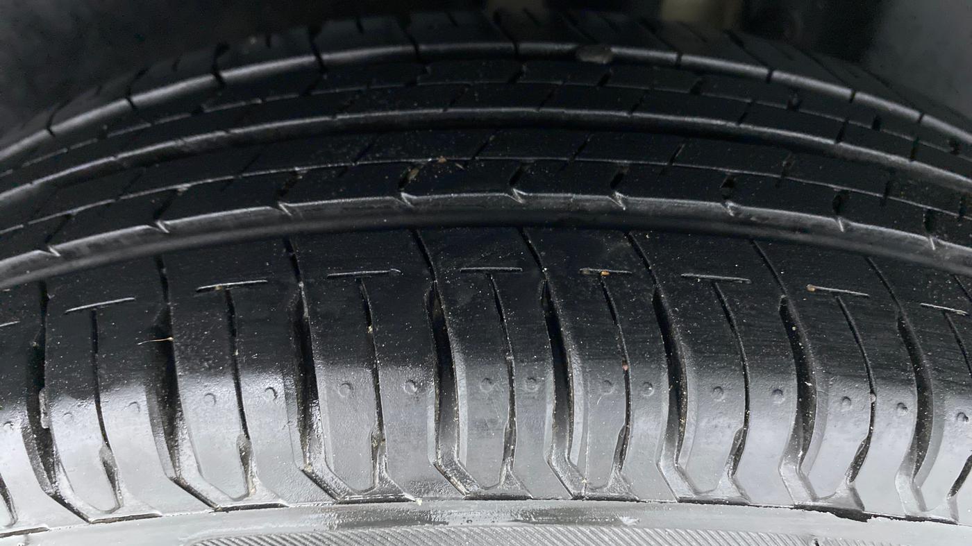 2019 Maruti Dzire VXI, Petrol, Manual, 8,206 km, Left Rear Tyre Tread