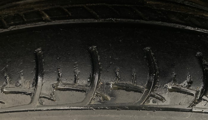 2017 Maruti Baleno DELTA PETROL 1.2, Petrol, Manual, 64,600 km, Left Front Tyre Tread