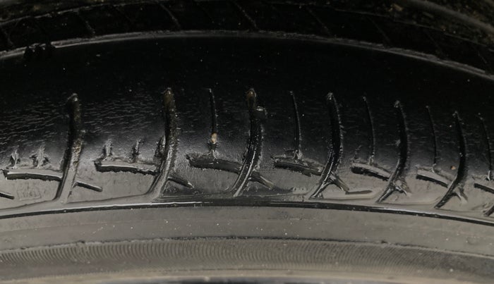 2017 Maruti Baleno DELTA PETROL 1.2, Petrol, Manual, 64,600 km, Right Rear Tyre Tread