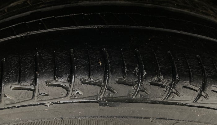 2017 Maruti Baleno DELTA PETROL 1.2, Petrol, Manual, 64,600 km, Left Rear Tyre Tread