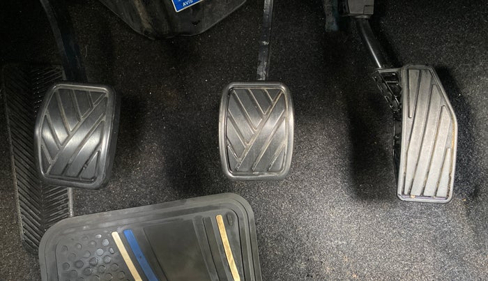 2017 Maruti Baleno DELTA PETROL 1.2, Petrol, Manual, 64,600 km, Pedals