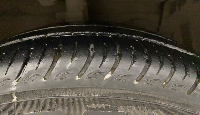 2015 Maruti Ertiga VXI CNG, CNG, Manual, 1,34,238 km, Right Front Tyre Tread